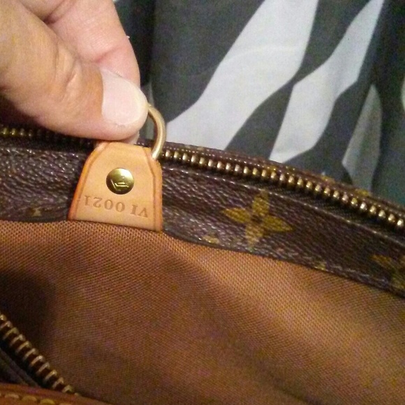 AUTHENTIC LV posh will authenticate - Picture 4 of 8